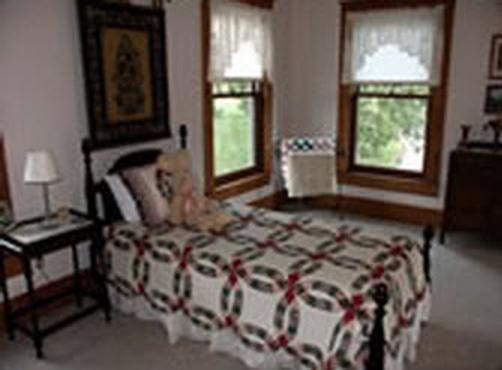 Country Oaks Bed & Breakfast - Mountain View - Bedroom