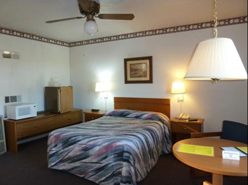 The Golden Inn - New Paris - Bedroom