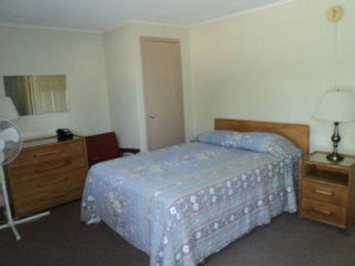 Silver Sands Motel - Gilford - Bedroom