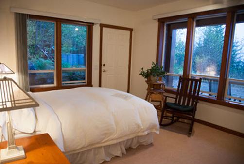 Inn at Mt. Baker - Deming - Bedroom