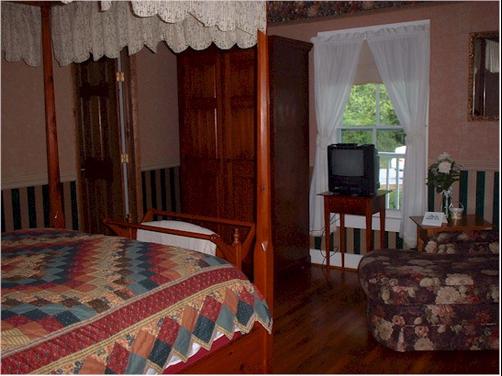 The Perry House Bed & Breakfast - Banner Elk - Bedroom