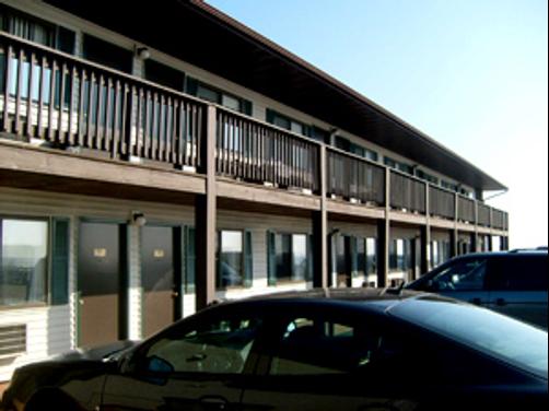 Village Inn on the Lake - Two Rivers - Building