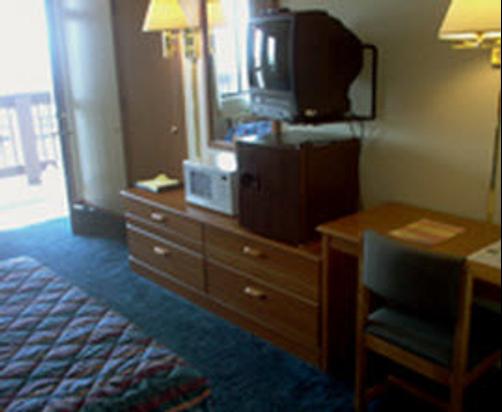 Village Inn on the Lake - Two Rivers - Bedroom