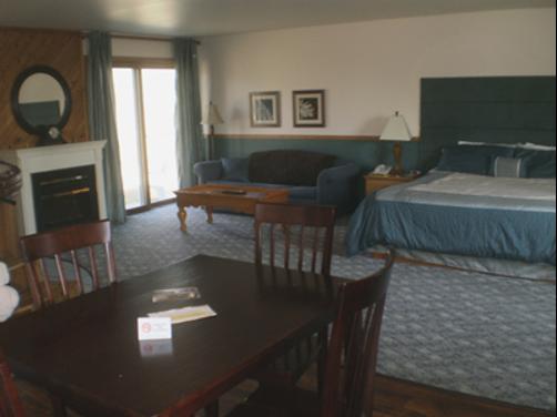 Village Inn on the Lake - Two Rivers - Bedroom