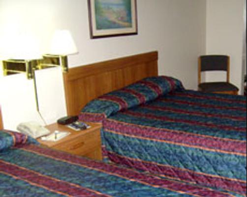 Village Inn on the Lake - Two Rivers - Bed