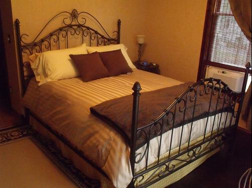 Anniversary Suites Bed and Breakfast - Carson City - Bed