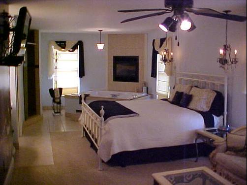 Anniversary Suites Bed and Breakfast - Carson City - Bedroom
