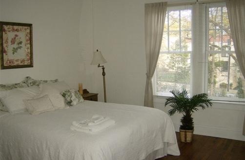 Self Discovery Center Bed and Breakfast - Atlanta - Bedroom