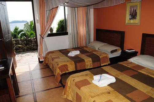 Crystal Blue Resort - Batangas - Bedroom
