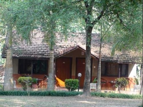 Safari Narayani Hotel - Ghailaghari - Building