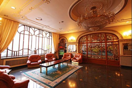 Versailles - Vladivostok - Lobby