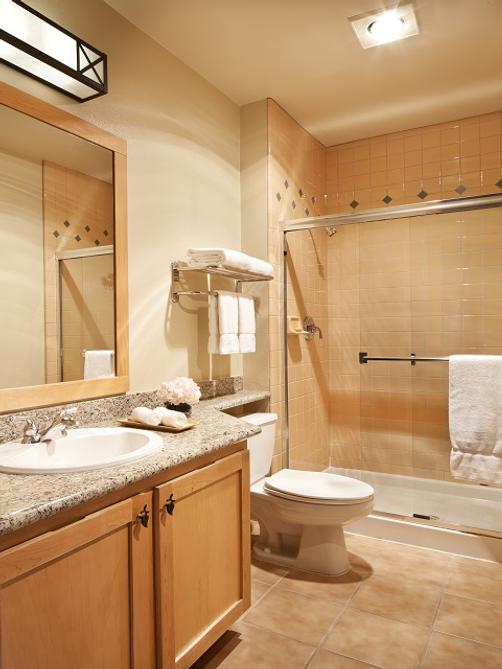 Juniper Springs Resort - Mammoth Lakes - Bathroom