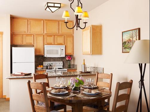 Juniper Springs Resort - Mammoth Lakes - Kitchen