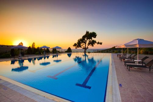 Hilton Bodrum Turkbuku Resort & Spa - Bodrum - Pool