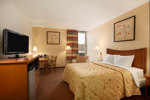 Days Inn Bangor - Bangor - King bedroom