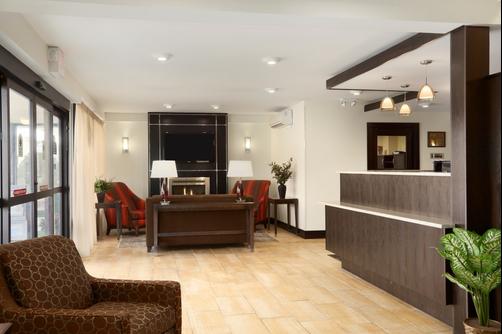 Days Inn Bangor - Bangor - Front desk