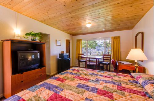 Vagabond Lodge - Hood River - King bedroom