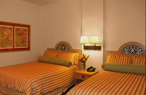 Sirata Beach Resort - Saint Pete Beach - Queen bedroom