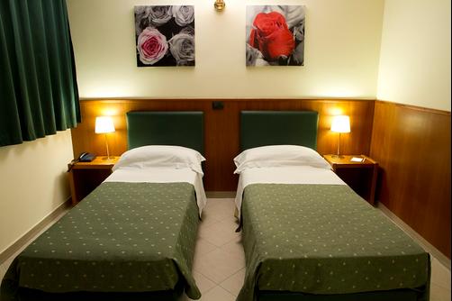 Hotel Continental - Reggio Calabria - Bedroom