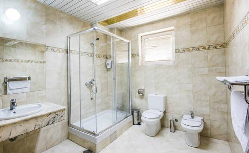 Aristocrat Palace Hotel - Skopje - Bathroom