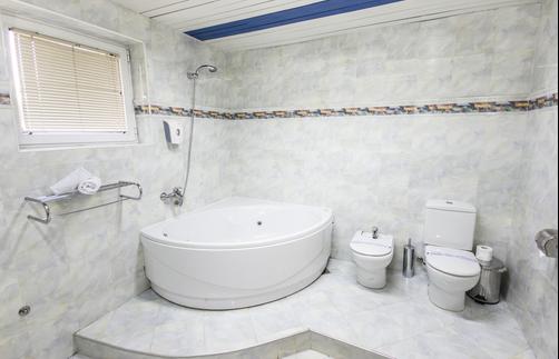 Aristocrat Palace Hotel - Skopje - Bathroom