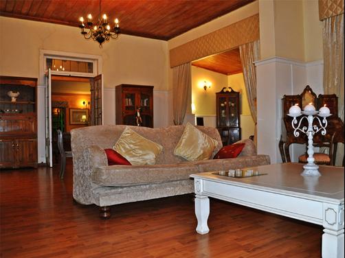 Tsitsikamma Village Inn - Stormsrivier - Living room