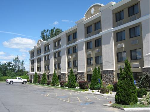 Holiday Inn Plattsburgh (Adirondack Area) - Plattsburgh - Building