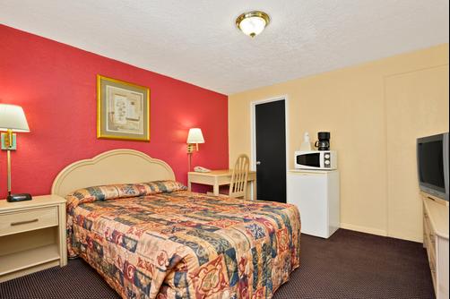 Super 8 Myrtle Beach Ocean Boulevard - Myrtle Beach - Bedroom