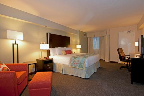 Coast Kamloops Hotel & Conference Centre - Kamloops - Bedroom
