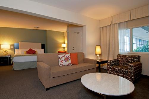 Coast Kamloops Hotel & Conference Centre - Kamloops - Bedroom