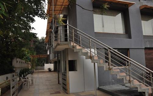Hotel Orchid 24x7 - Ahmedabad - Building