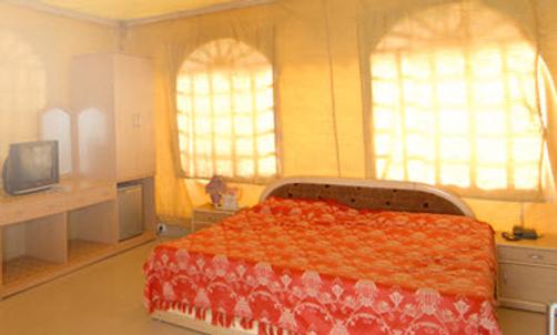 Hotel Gulzar Towers - Jabalpur - Bedroom