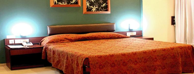Hotel Gulzar Towers - Jabalpur - Bed
