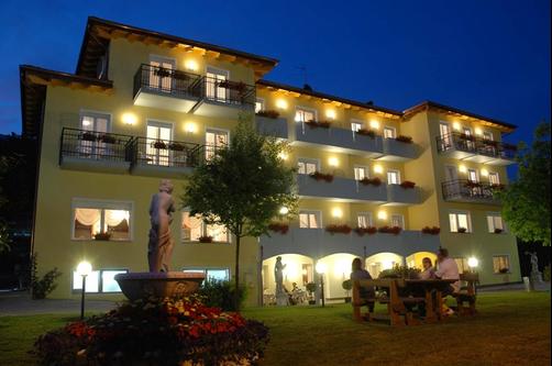 Hotel Daniela - Levico Terme - Building