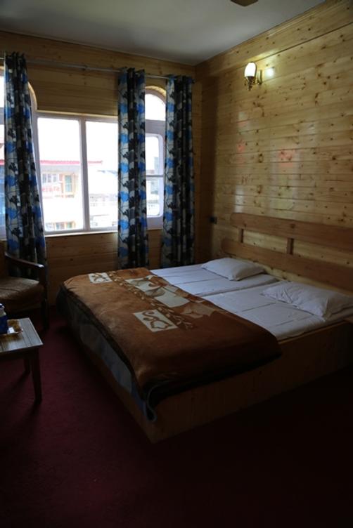 Swiss Hotel Kashmir - Srinagar - Bedroom