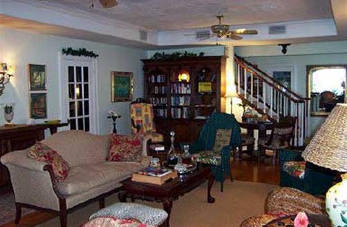 Sea Breeze Manor - Gulfport - Living room