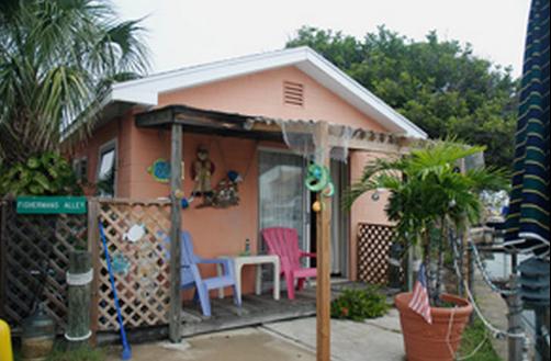 Changing Tides Cottages - Madeira Beach - Building