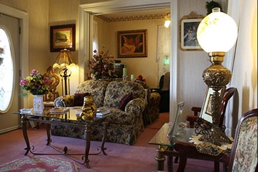 Angel Of The Morning Bed and Breakfast - Jim Thorpe - Living room