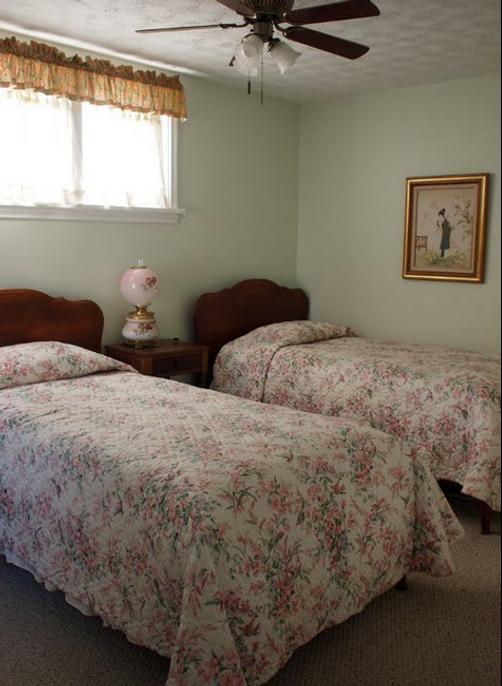 Black Squirrel Inn - Wooster - Bedroom