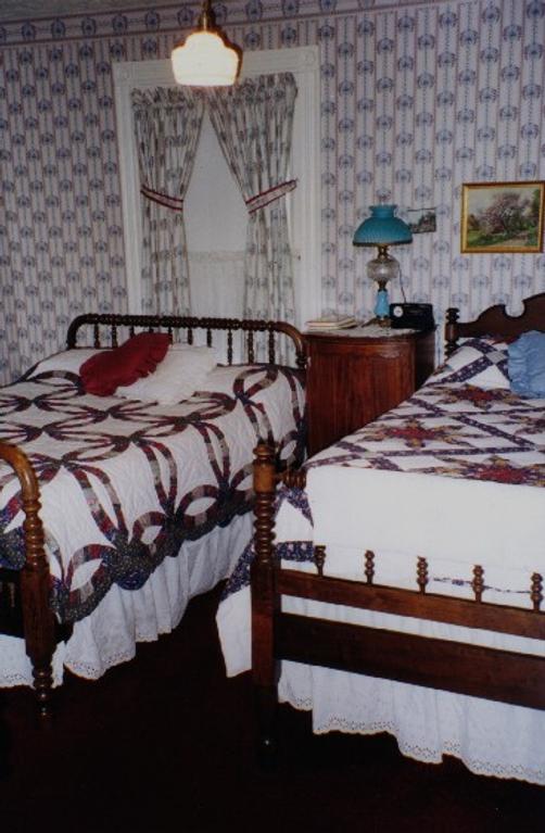 The Michael Cahill B&B - Ashtabula - Bed