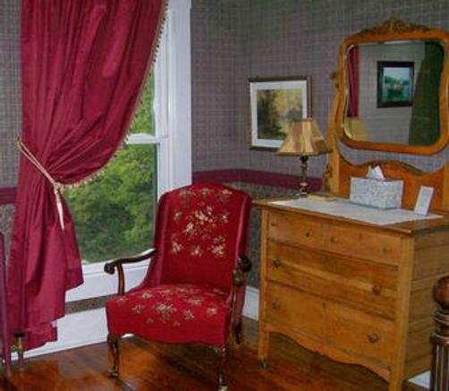 the Angler's Inn - Harpers Ferry - Living room