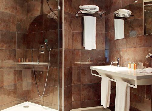 Hotel de la Cloche - Dole - Bathroom