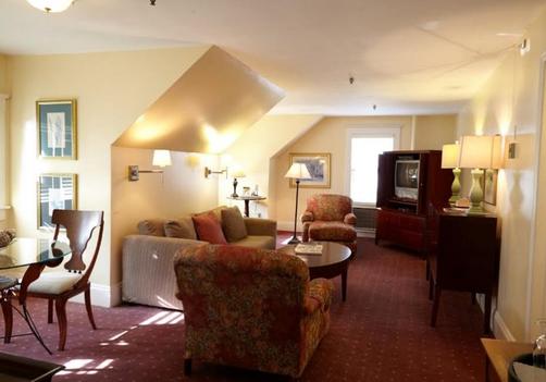 The Inn at Longshore - Westport - Living room