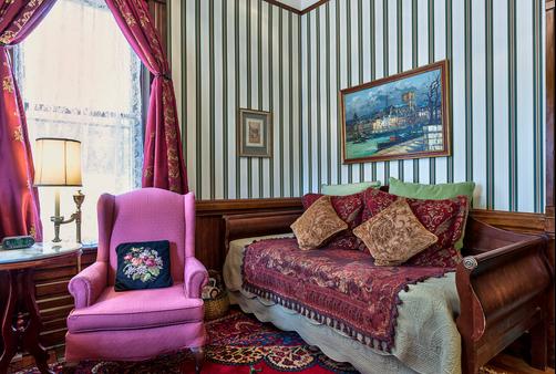 Cedar Crest Inn - Asheville - Living room