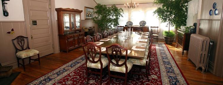 Vine Cottage Inn - Hot Springs - Living room