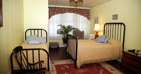 Vine Cottage Inn - Hot Springs - Bedroom