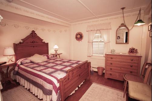 Brannon Bunker Inn - Walpole - Bedroom