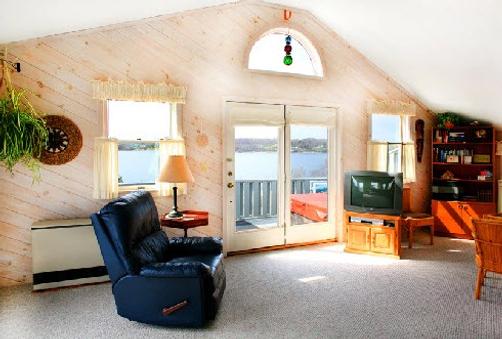 Log Cabin An Island Inn - Bailey Island - Living room