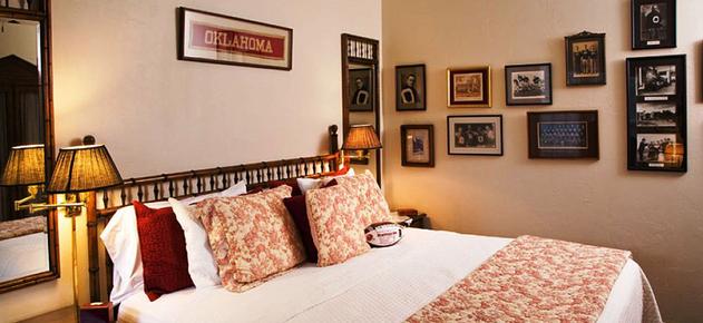 Montford Inn - Norman - Bedroom