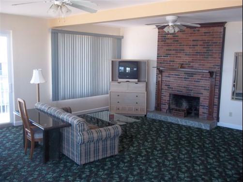 Sea Dip Beach Resort - Daytona Beach - Living room